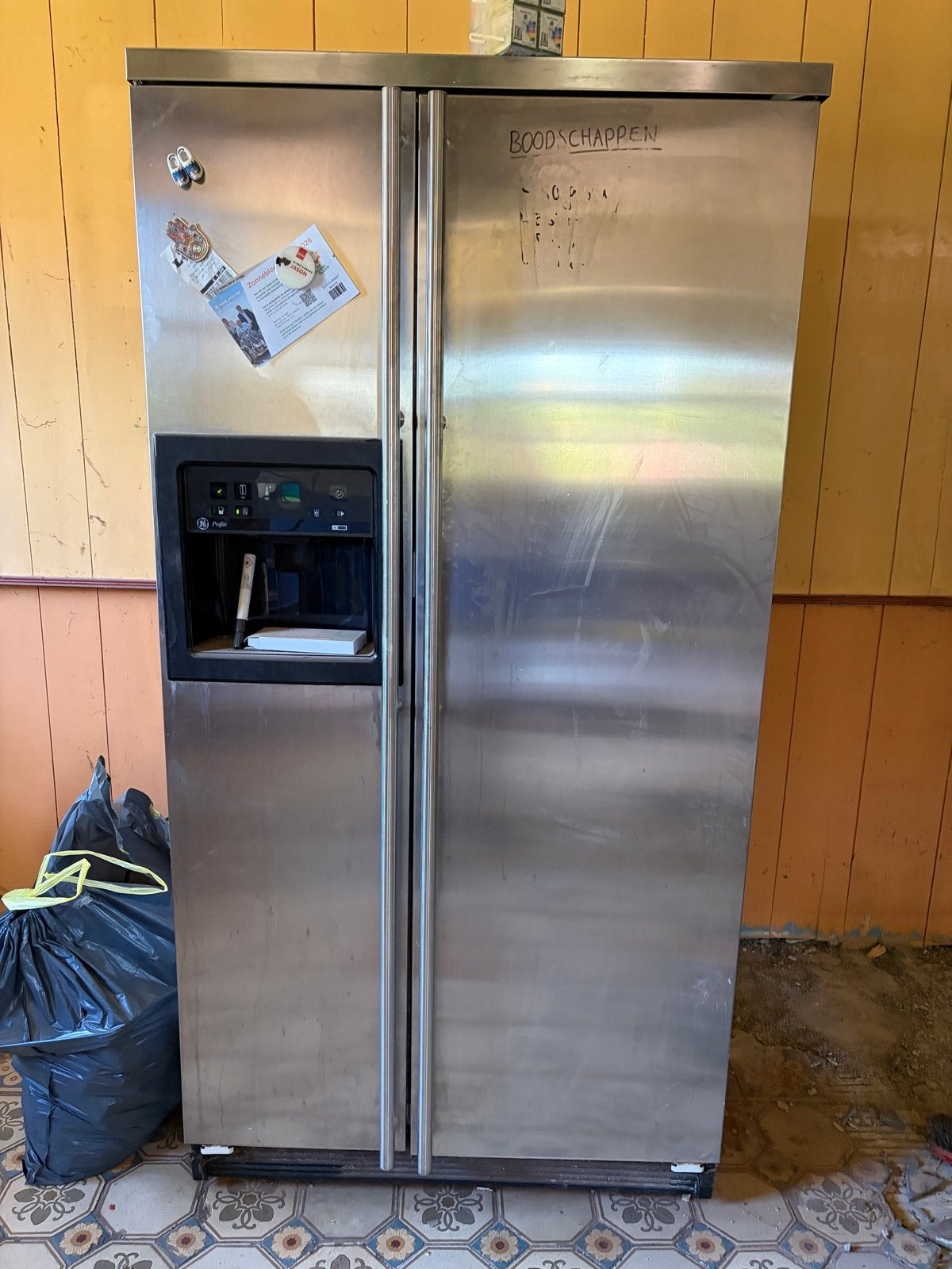 Amerikaanse dubbele koelkast met vriezer en waterdispenser, Ophalen, Gebruikt, 200 liter of meer, 60 cm of meer