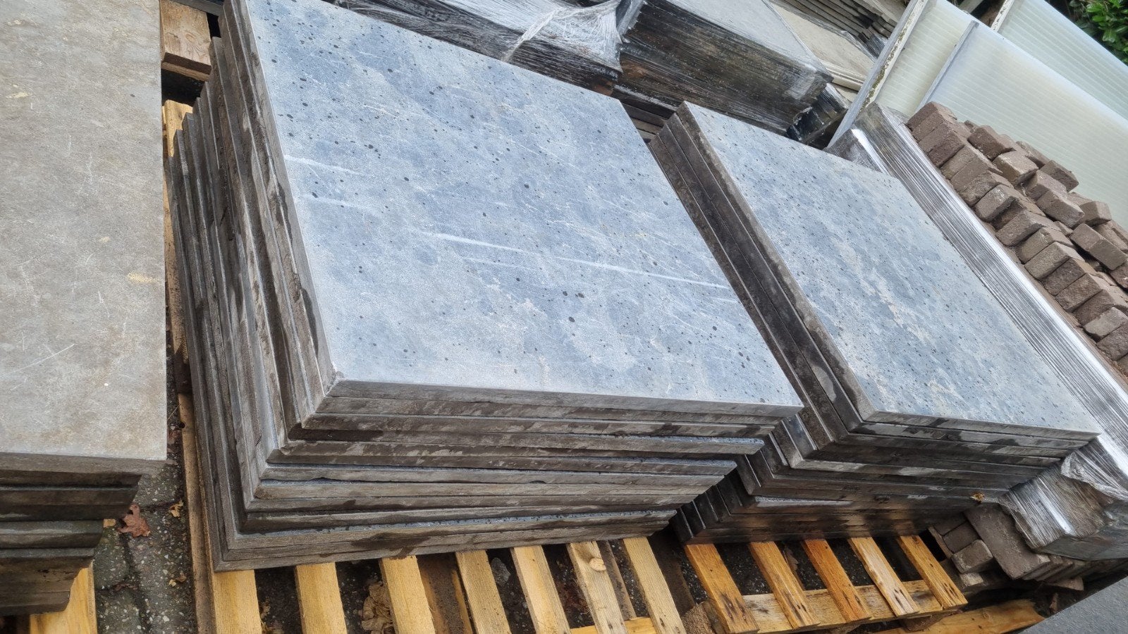 Ruim 25m2 chinees bluestone spotted natuursteen 80x80x3cm, Tuin en Terras, Tegels en Klinkers, Ophalen, Gebruikt, Natuursteen