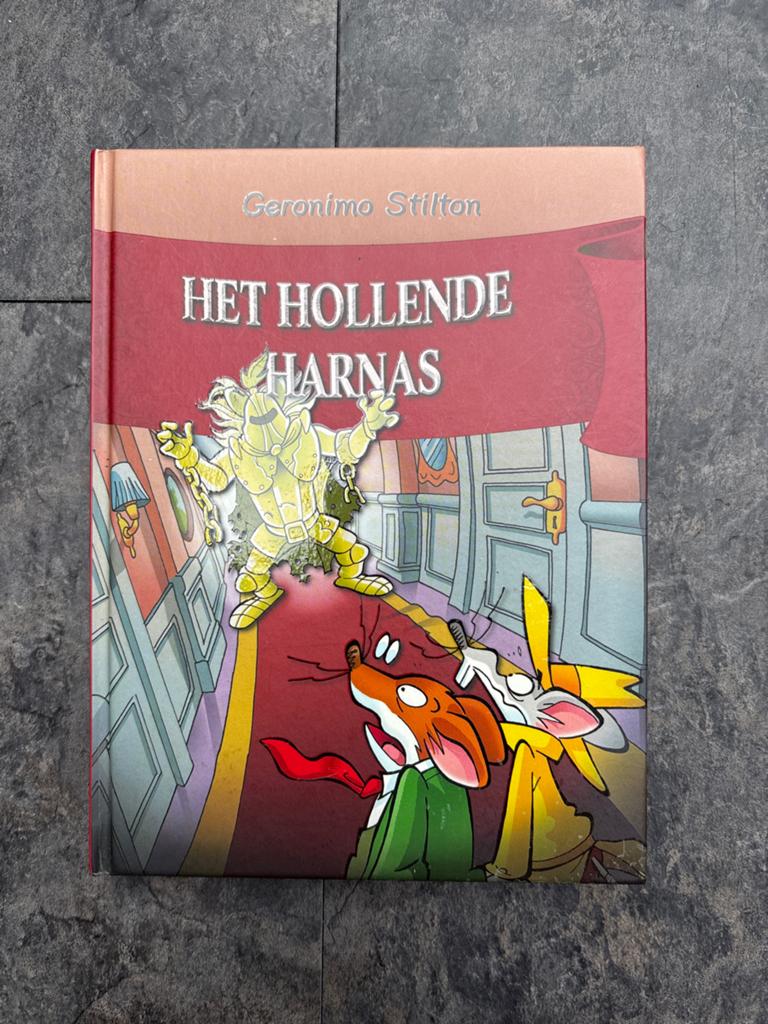 Geronimo Stilton: Het Hollende Harnas - Avontuurlijk Boek, Ophalen of Verzenden, Gelezen, Fictie algemeen