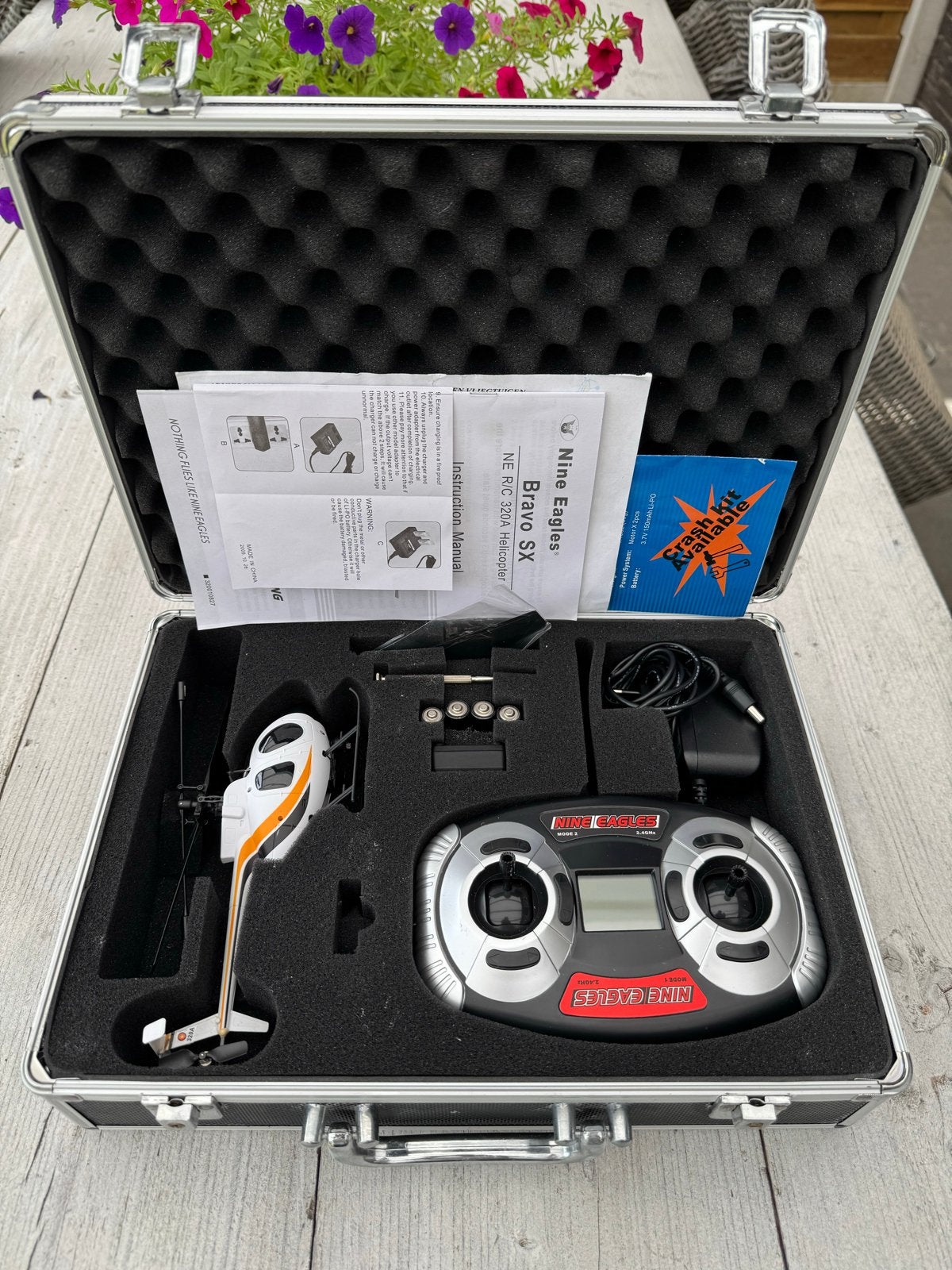 Nine Eagles Bravo SX RC Helikopter met koffer, Hobby en Vrije tijd, Modelbouw | Radiografisch | Helikopters en Quadcopters, Elektro