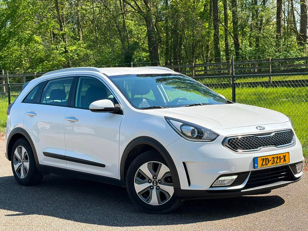 Kia Niro 1.6 GDi Hybrid DynamicLine /Carplay/Trekhaak/Navi/C, Gebruikt, Euro 6, Leder en Stof, Wit