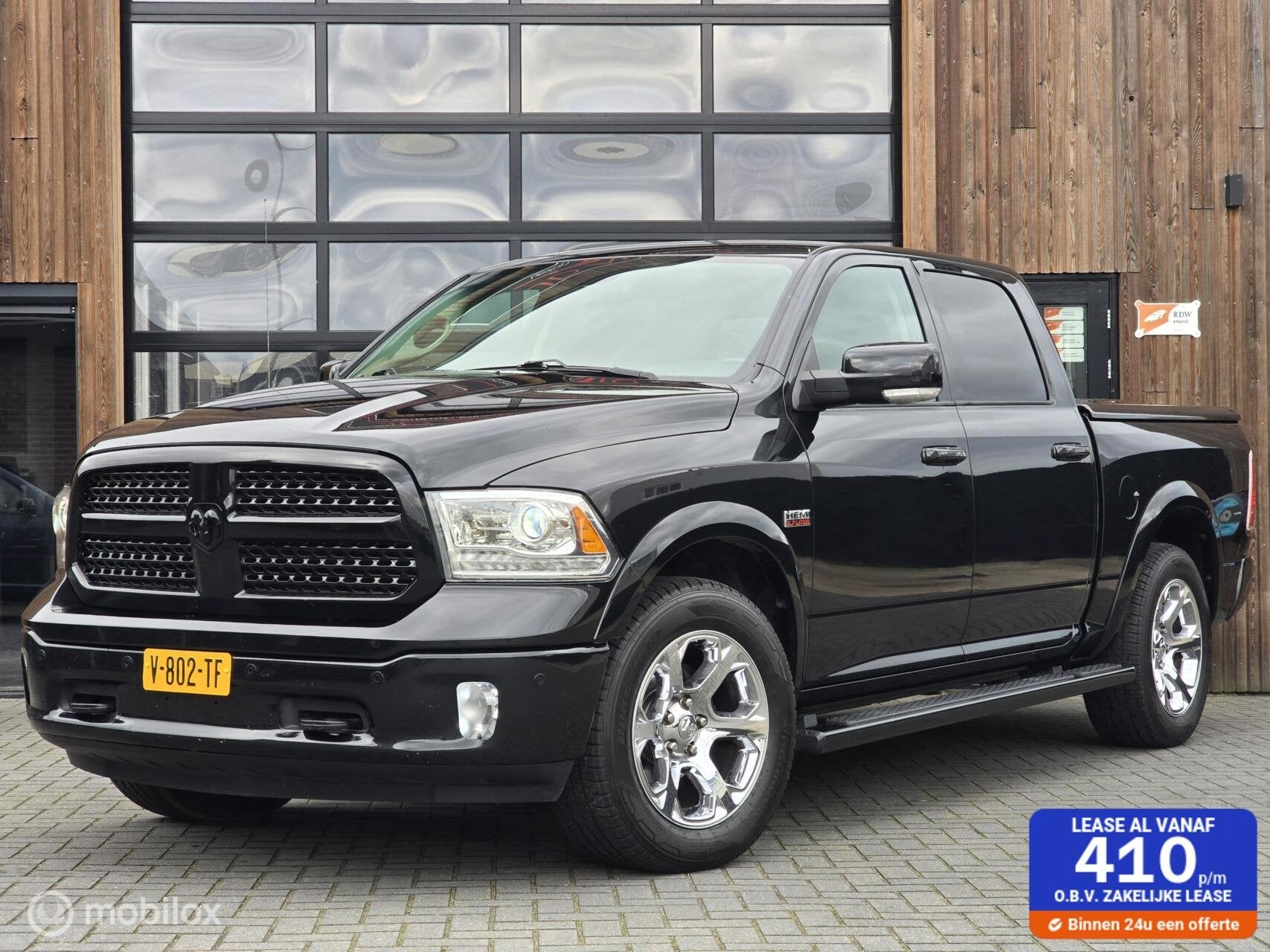 DODGE RAM 5.7 V8 CREW CAB LUCHT LEER LED CARPLAY 200L LPG, Auto's, Automaat, Automatische klimaatregeling, Gebruikt, 5654 cc