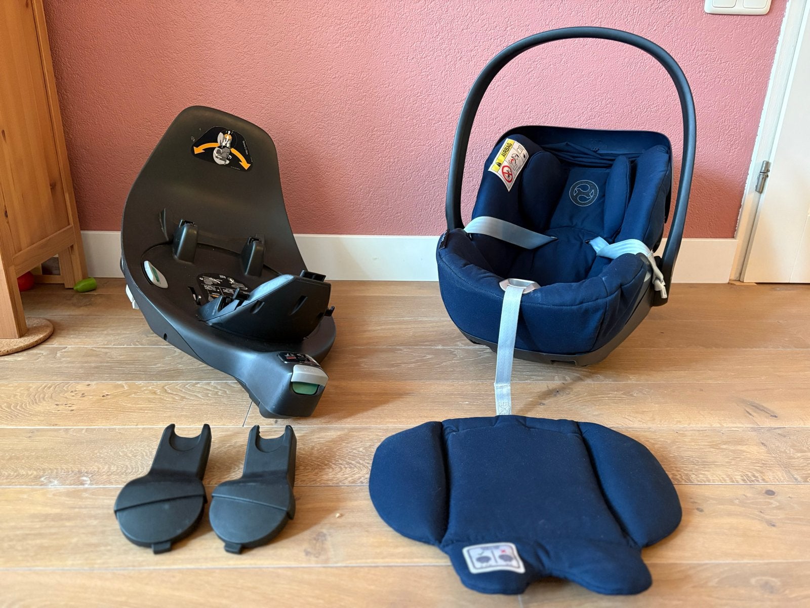 Cybex Cloud Z i-Size autostoel met Base Z en adapters, Autogordel of Isofix, Slaapstand, Zo goed als nieuw, 0 t/m 13 kg
