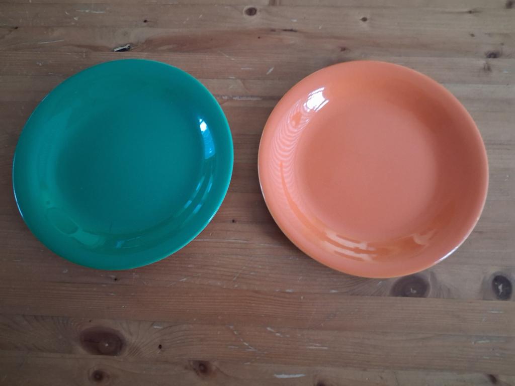 1 groen en 1 oranje bord., Ophalen of Verzenden, Nieuw, Overige stijlen, Bord(en)