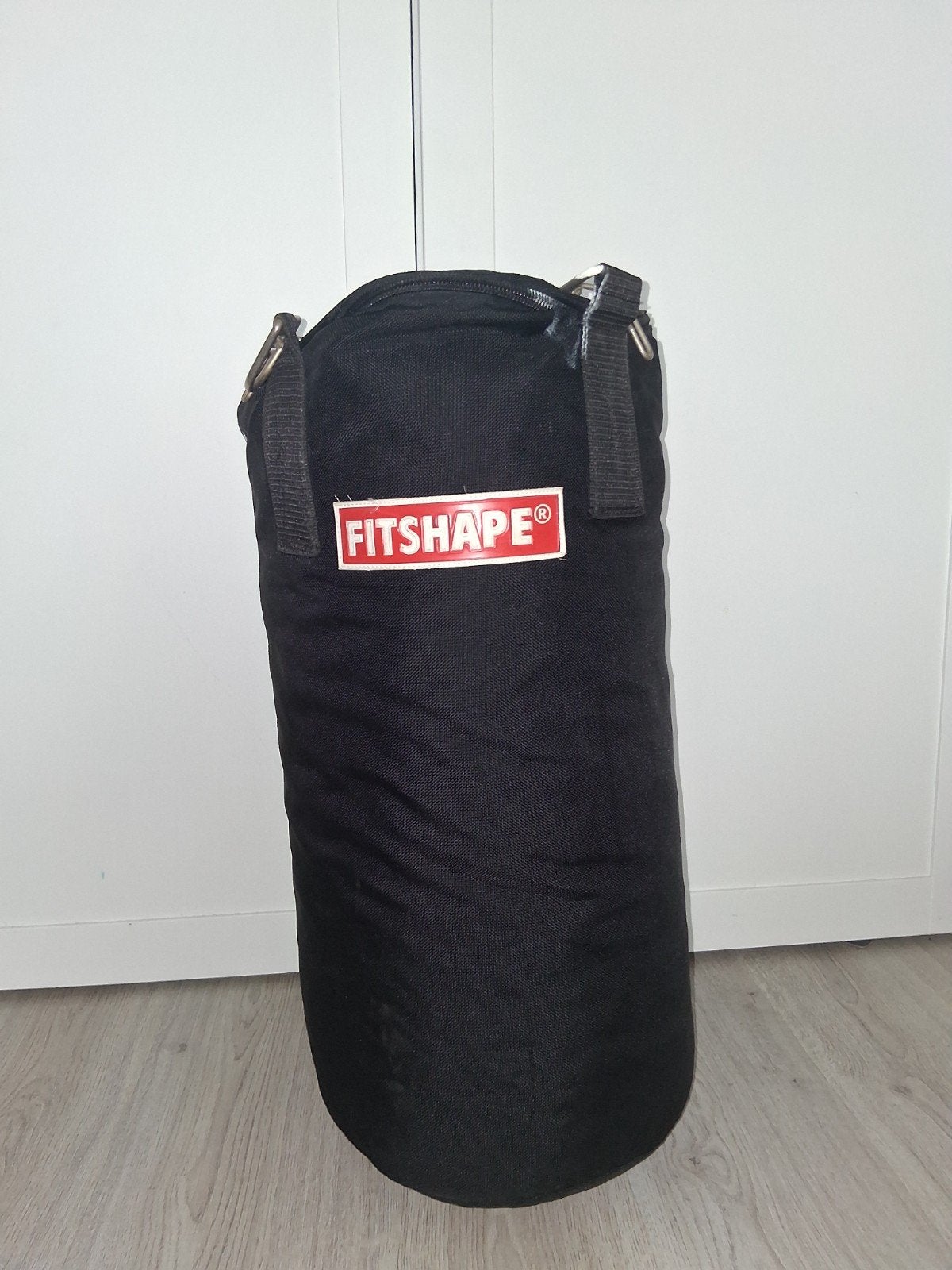 Zo gloed al een nieuwe FITSHAPE Bokszak 65 x 32 cm - €39,99, Sport en Fitness, Ophalen of Verzenden, Zo goed als nieuw, Bokszak