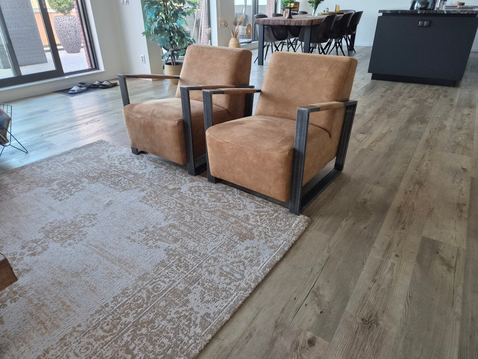Set van 2 industriële fauteuils - cognac leer en metaall, Ophalen, 75 tot 100 cm, Zo goed als nieuw, 50 tot 75 cm