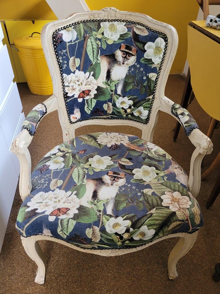 Twee brocante stoeltjes met dierenprint, Ophalen