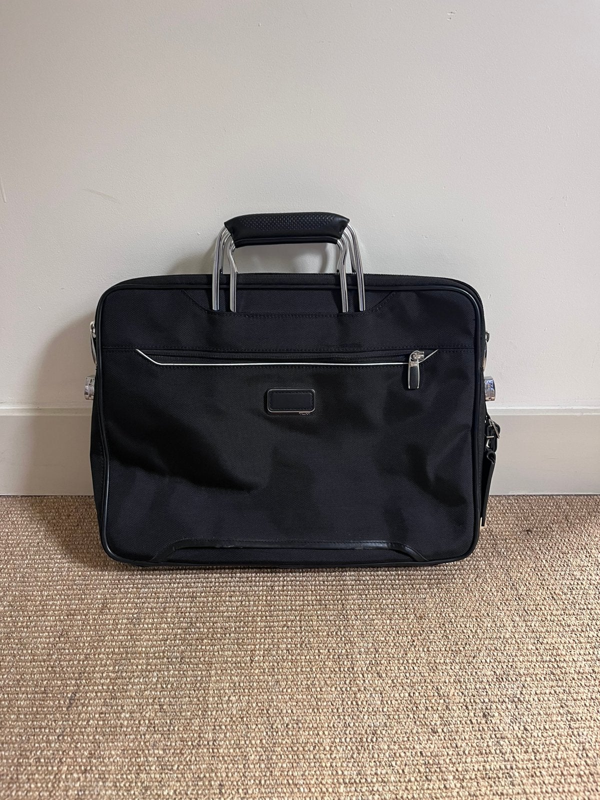 Tumi Arrivé hannover business tas / aktetas zwart, Computers en Software, 17 inch of meer, Aktetas, Ophalen of Verzenden, Zo goed als nieuw