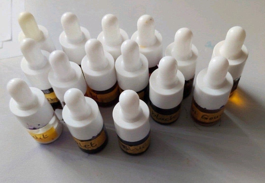 15 pipet flesjes 5 ml gevuld met ecoline

om druppel effecte, Ophalen
