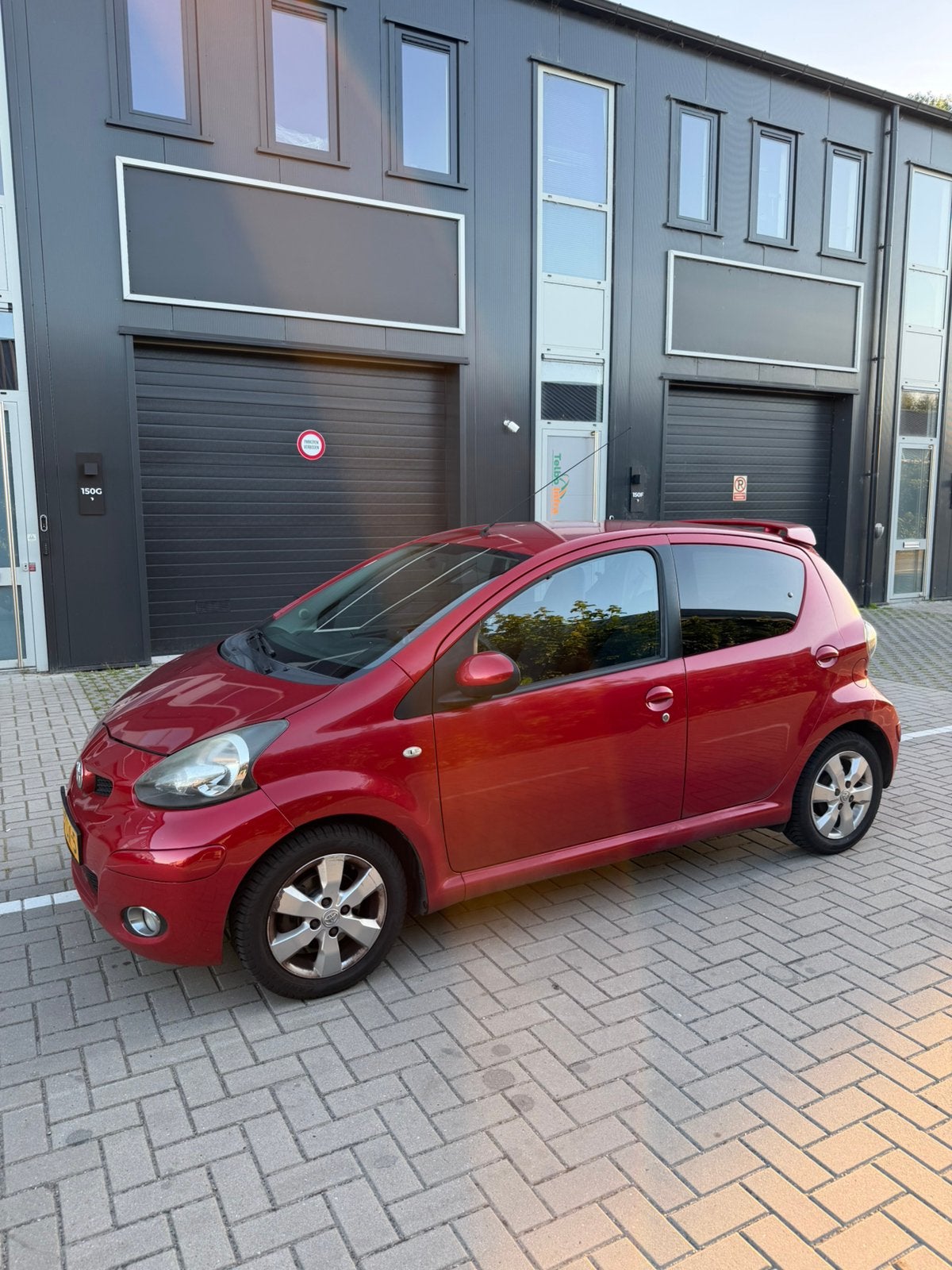 Toyota Aygo 1.0 12V Vvt-i 5Deurs 2012 Rood Airco Tomtom, Voorwielaandrijving, 4 stoelen, 68 pk, Origineel Nederlands