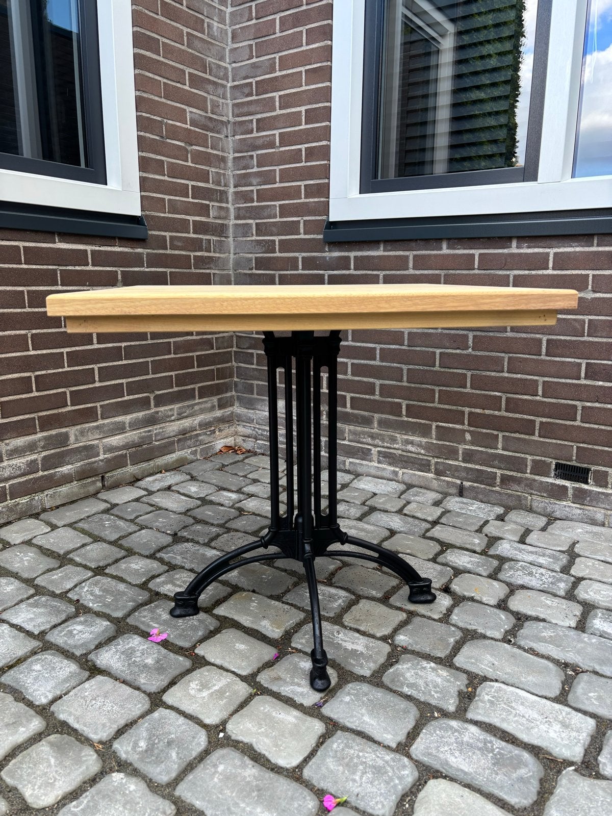 Vierkante tafel 75x75 cm met gietijzeren onderstel, Ophalen, Gebruikt, Vierkant, Tot twee personen