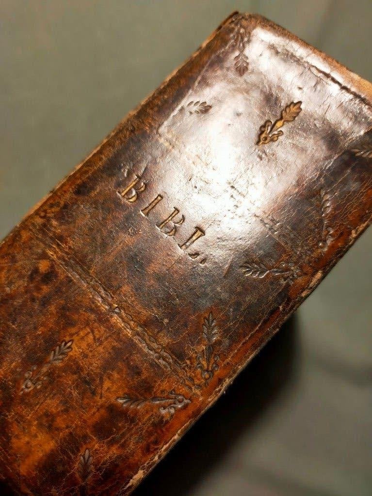 Y BIBL SANCTAIDD (Welsh bijbel, 1847) in prachtig leer, Ophalen of Verzenden, Gelezen, Christendom | Katholiek