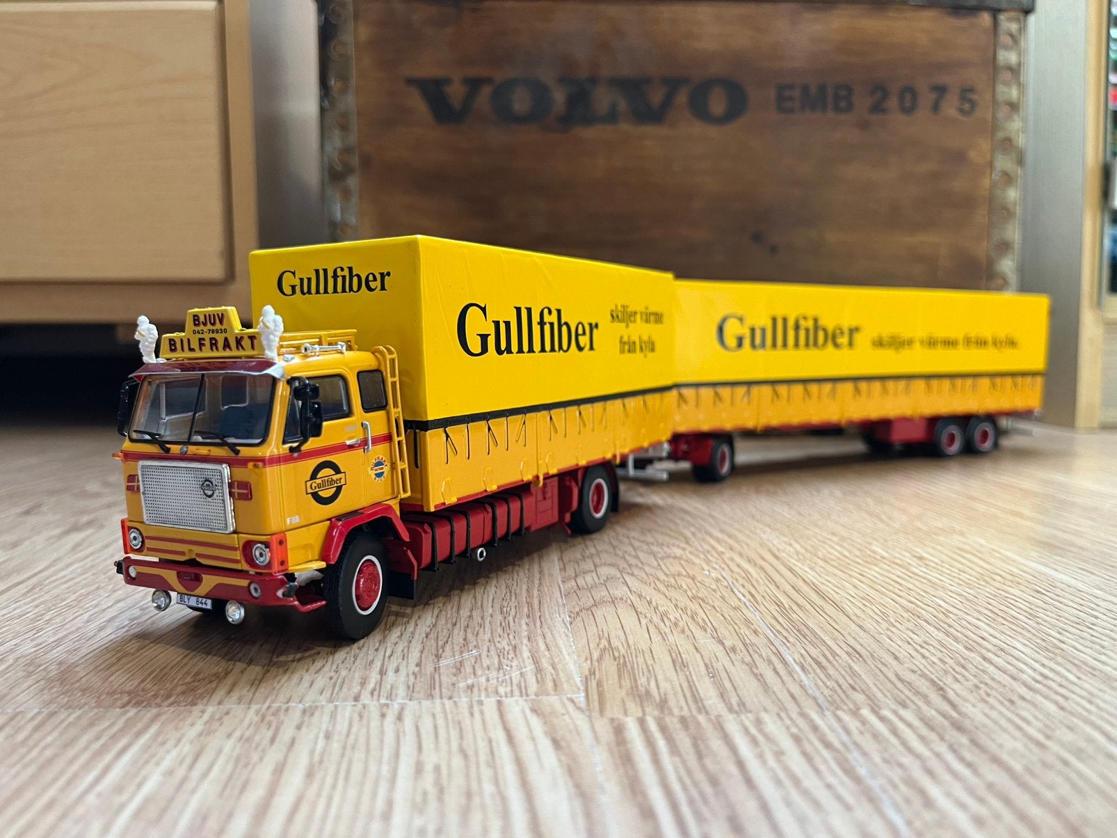 Volvo f88 bjuv gullfiber, Hobby en Vrije tijd, Modelauto's | 1:50, Ophalen of Verzenden, Zo goed als nieuw, Bus of Vrachtwagen