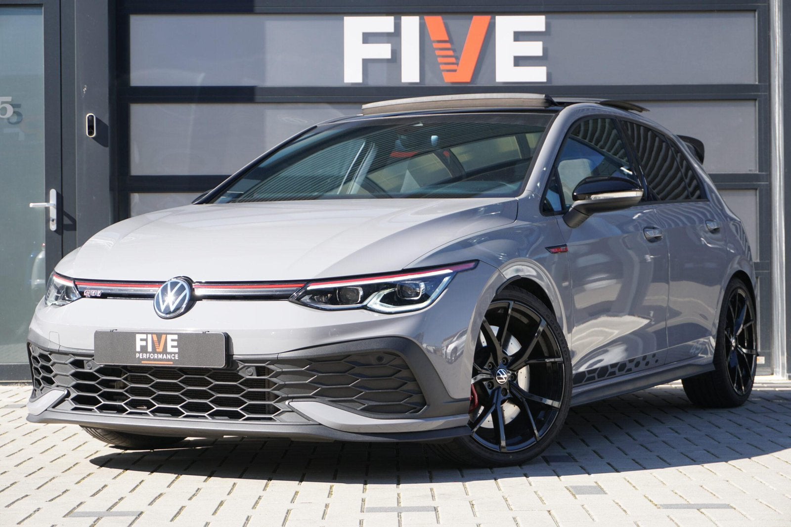 Volkswagen Golf GTI CS 45Jahre 400pk/ Akra/ Stage 1/ Pano, Auto's, 4 cilinders, 1984 cc, Alcantara, Golf