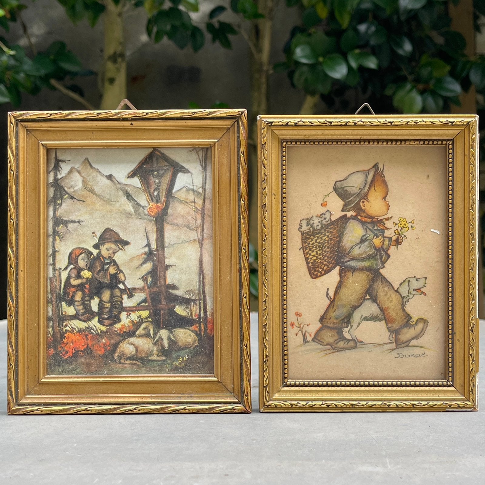 Hummel prentjes in goudkleurige lijst, Ophalen of Verzenden, Minder dan 50 cm, Schilderij