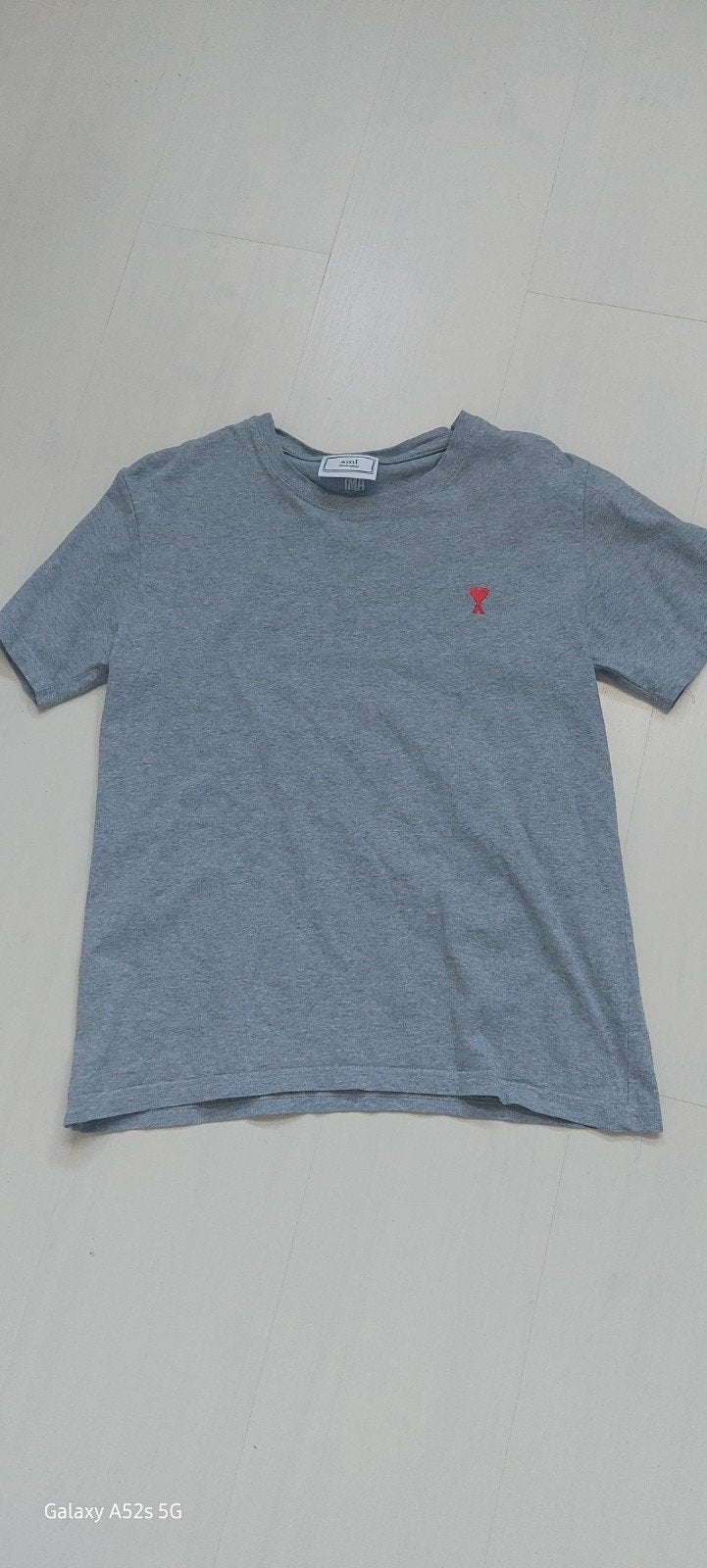 Ami Paris T-shirt met rood hartje - Grijs, Maat 48/50 (M), Ami Paris, Ophalen of Verzenden, Zo goed als nieuw