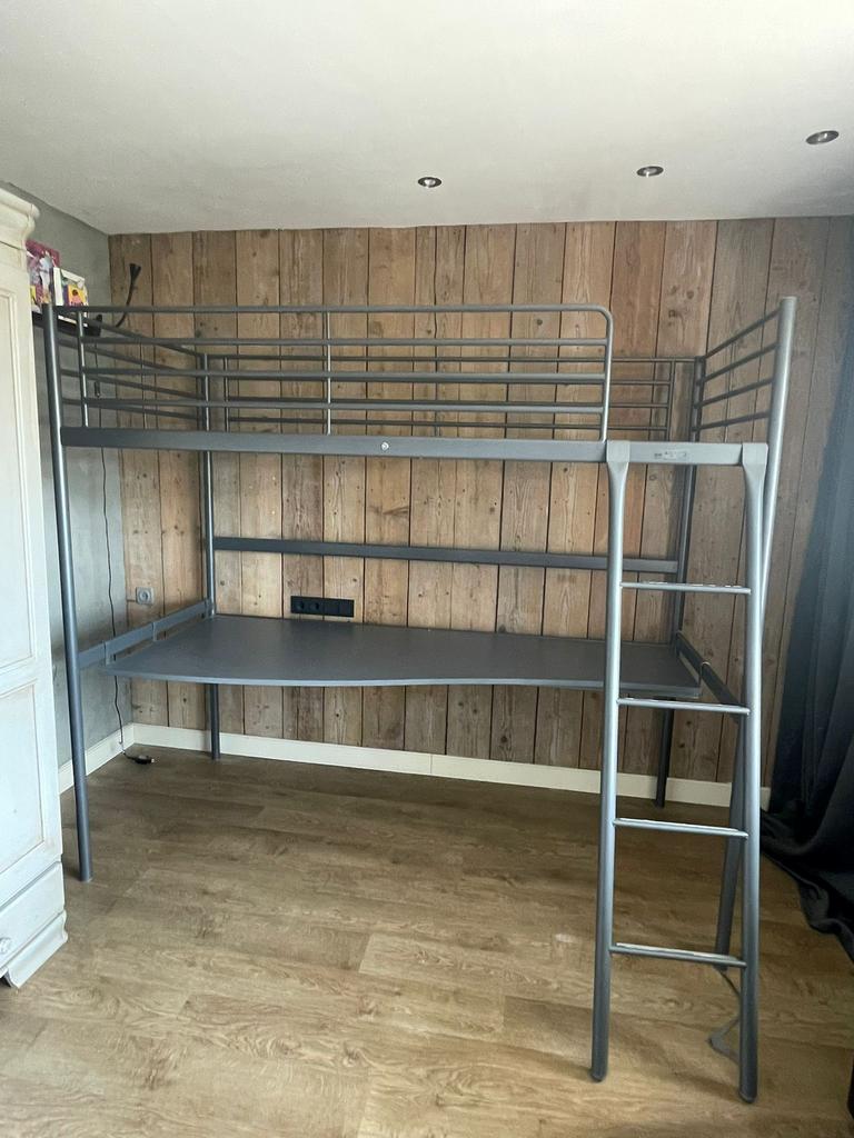 IKEA hoogslaper met bureau, Huis en Inrichting, Slaapkamer | Stapelbedden en Hoogslapers, Ophalen, Eenpersoons, Zo goed als nieuw