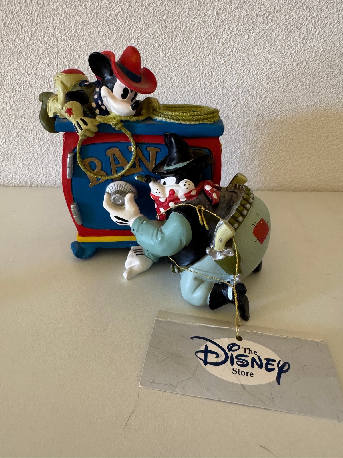 Disney Store Mickey Mouse & Peg-Leg Pete "Two-Gun Mickey", Ophalen, Mickey Mouse, Zo goed als nieuw, Beeldje of Figuurtje