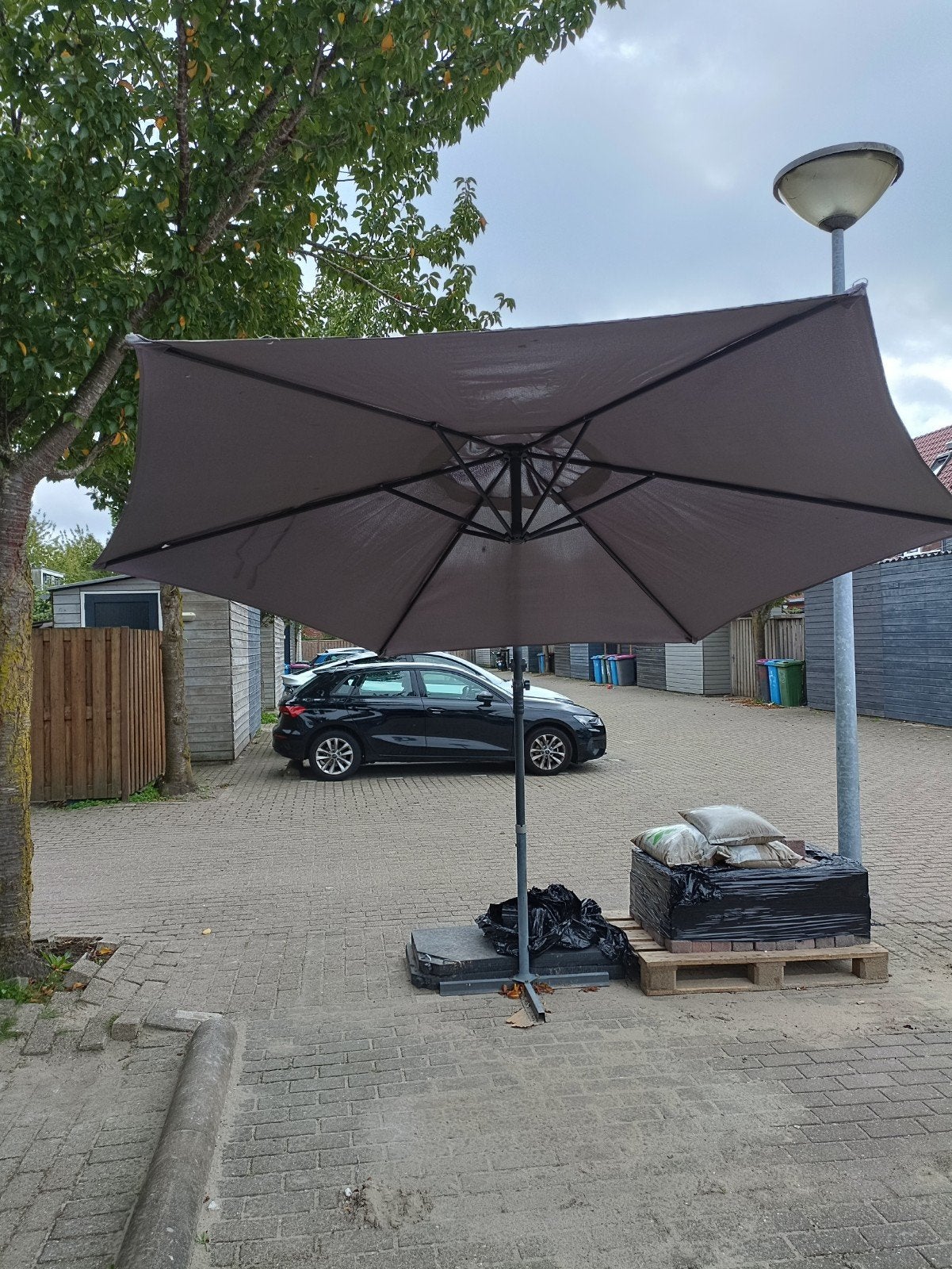 Grote Tuinparasol (3x3m) met vulbare voetplaten, Ophalen, Gebruikt, 3 tot 4 meter, Zweefparasol