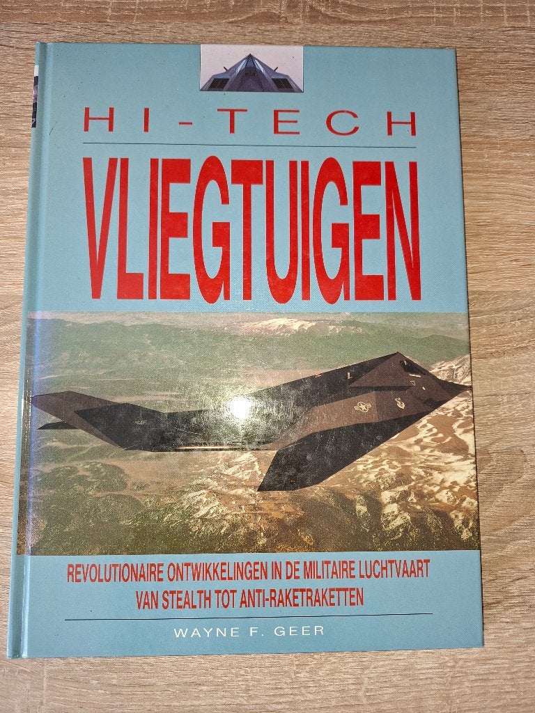 Te koop: Hi- tech vliegtuigen, een boek over vliegtuigen, Ophalen of Verzenden, Gelezen, Sport, Hobby en Vrije tijd