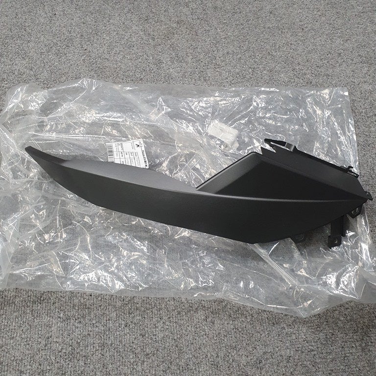 NIEUW Peugeot Speedfight 4 zijkap rechts matgrijs 77233212, Fietsen en Brommers, Ophalen of Verzenden, Nieuw, Kap, Peugeot