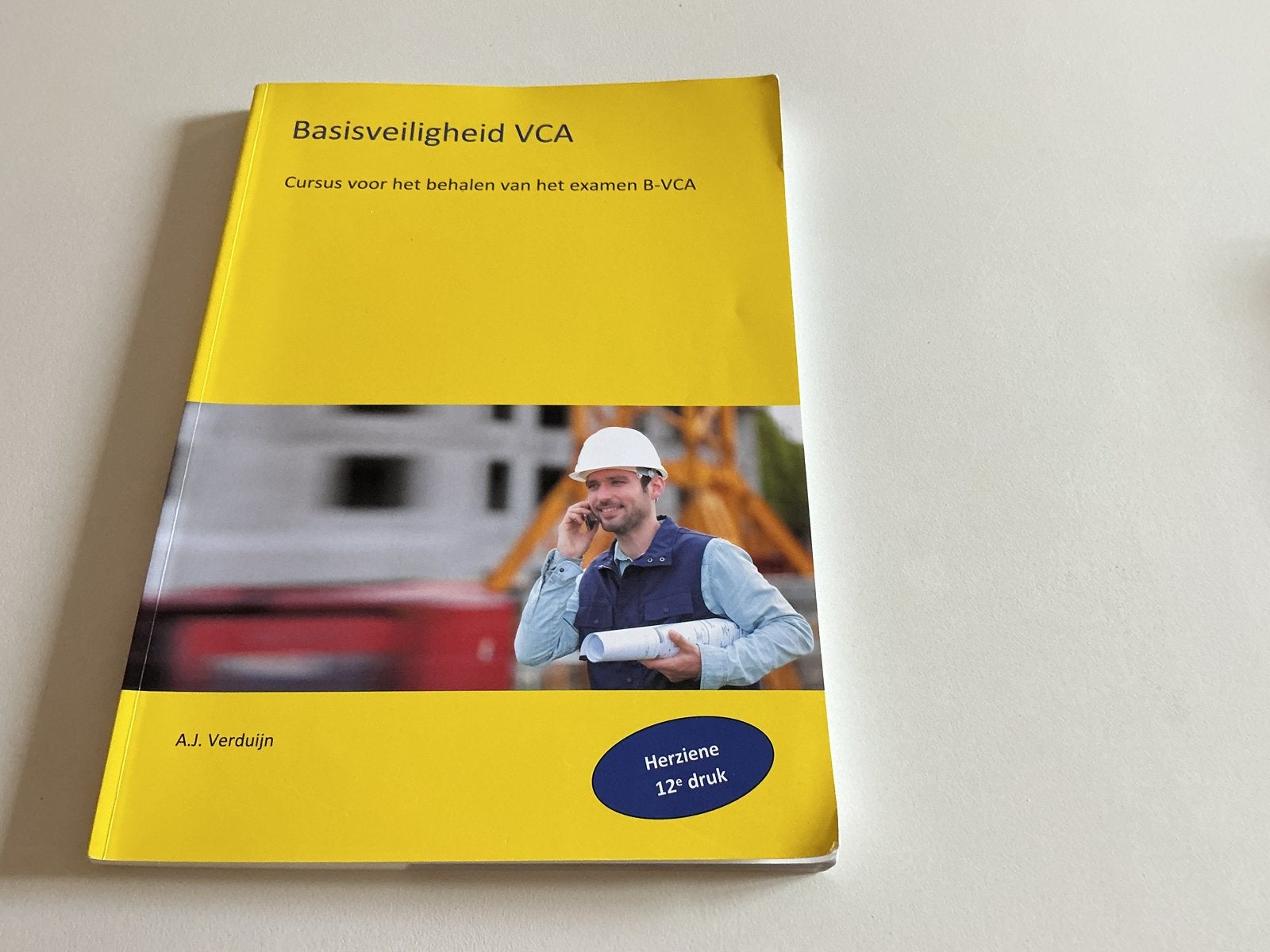 Basisveiligheid VCA Cursusboek - Herzien 12e druk, Ophalen of Verzenden, Zo goed als nieuw, Overige niveaus