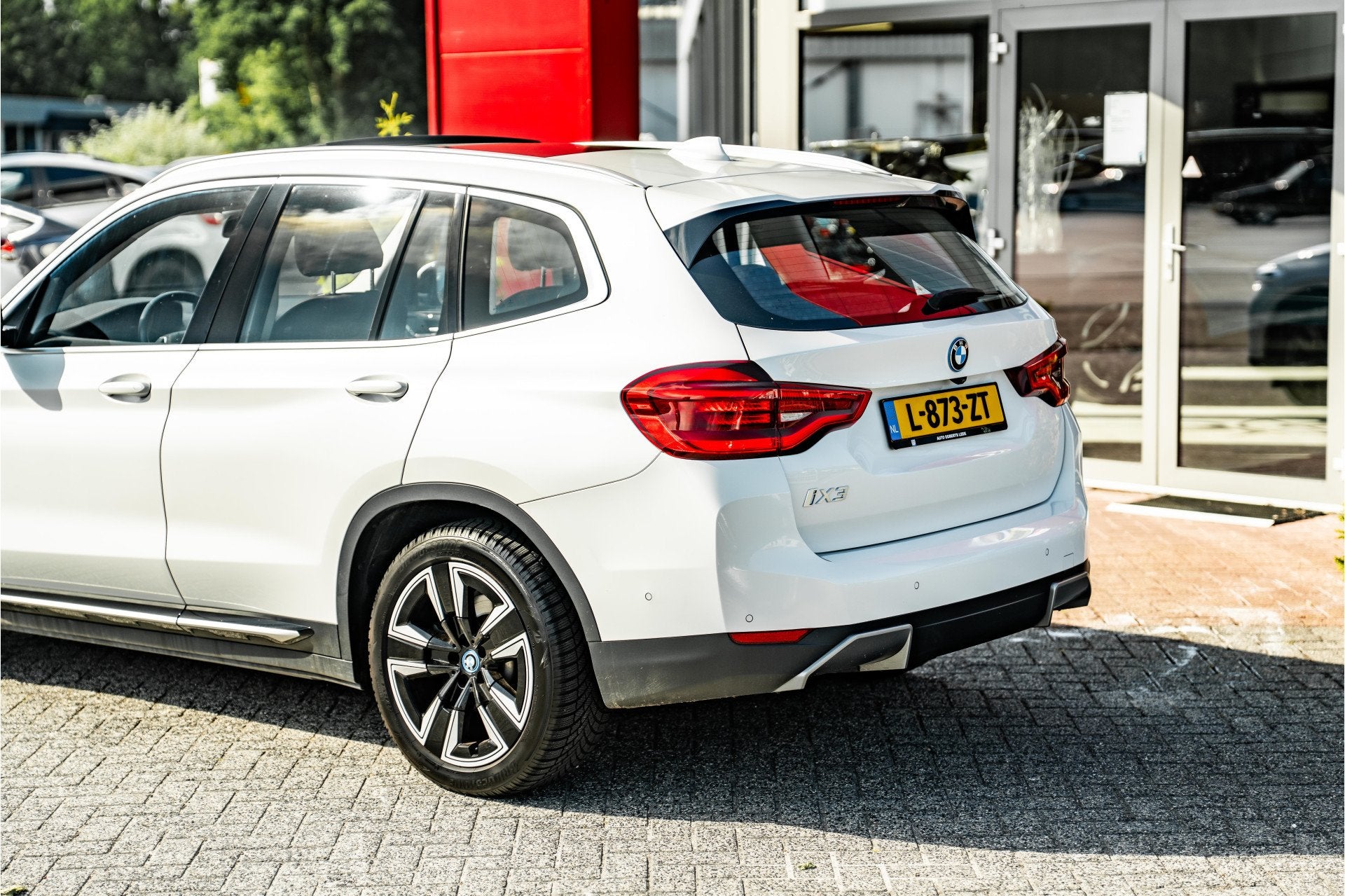 BMW iX3 Executive 80 kWh | Pano dak | Camera | Tabacco leder, Automaat, Achterwielaandrijving, Gebruikt, 750 kg