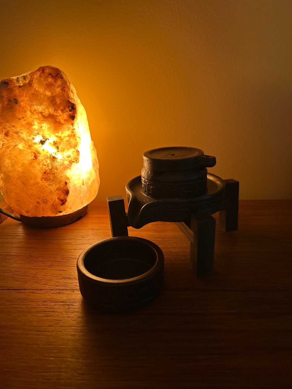 Aromatherapie kegel wierrookhouder met Houten Standaard, Antiek en Kunst, Ophalen of Verzenden