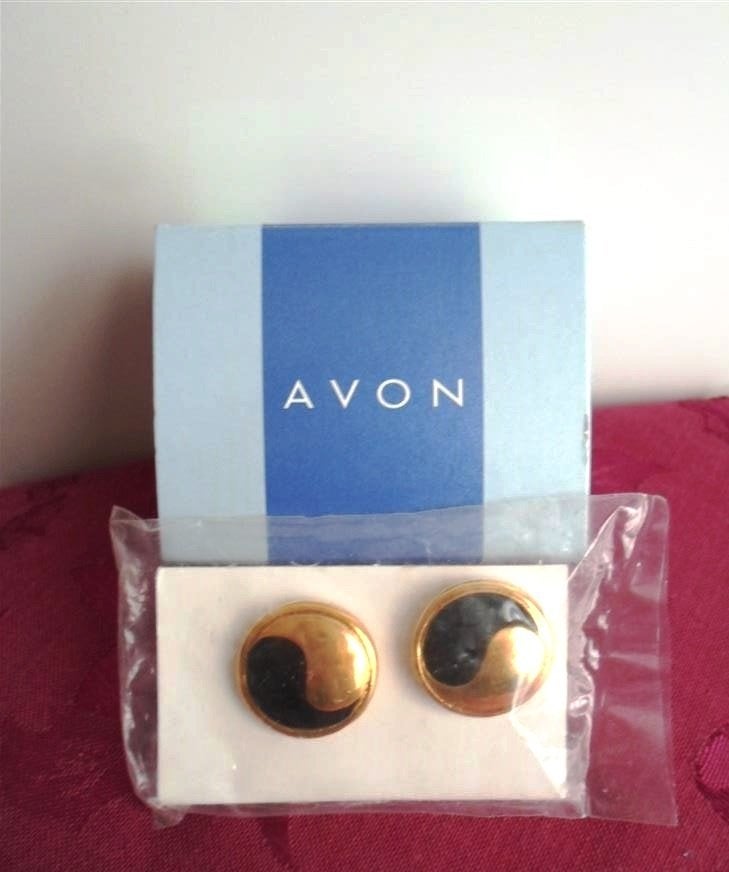 AVON oorbellen . Yin en Yang. Nieuw. Oorstekers. + Armband, Overige materialen, Overige kleuren, Nieuw, Ophalen of Verzenden