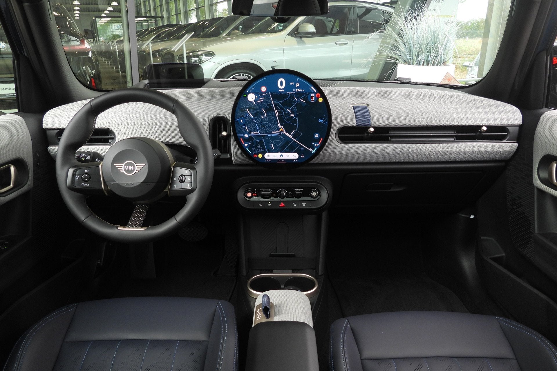 MINI Hatchback Cooper C Automaat / Favoured / Pakket M / 18, Auto's, Mini, Dealer onderhouden, Gebruikt, 156 pk, Met garantie (alle)