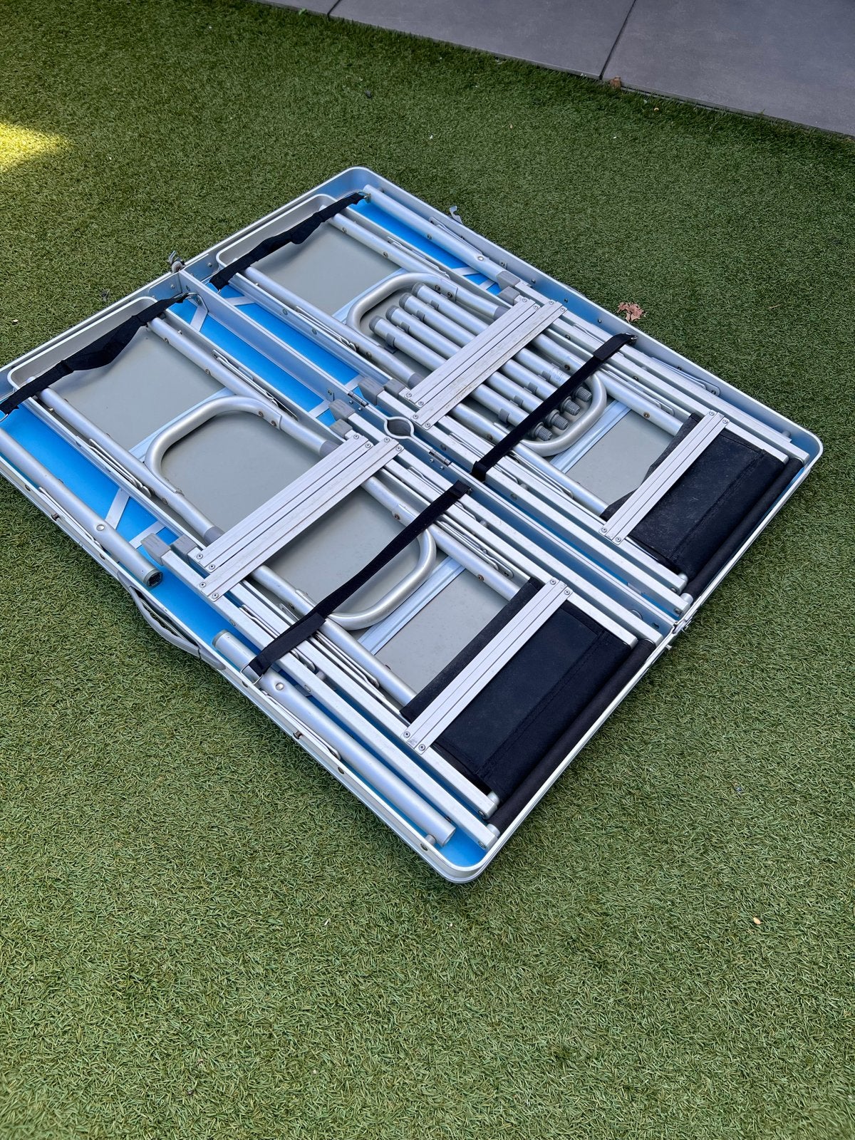 Inklapbare Campingtafel met 2 Bankjes - Compact & Draagbaar, Ophalen, Zo goed als nieuw, Campingtafel