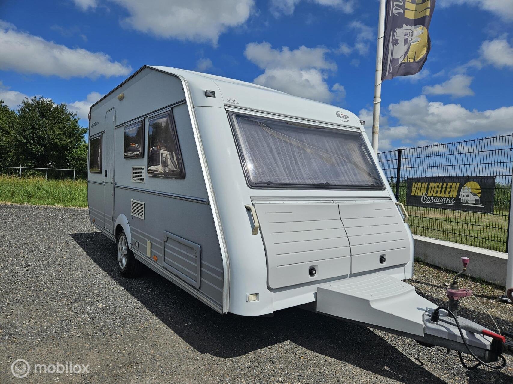 KIP GREY-LINE SPECIAL 47 TRZ|VAST BED|VLOERVERWARMING|VOORTE, Caravans en Kamperen, Caravans, Vast bed, Kip, Bedrijf, 6 tot 7 meter