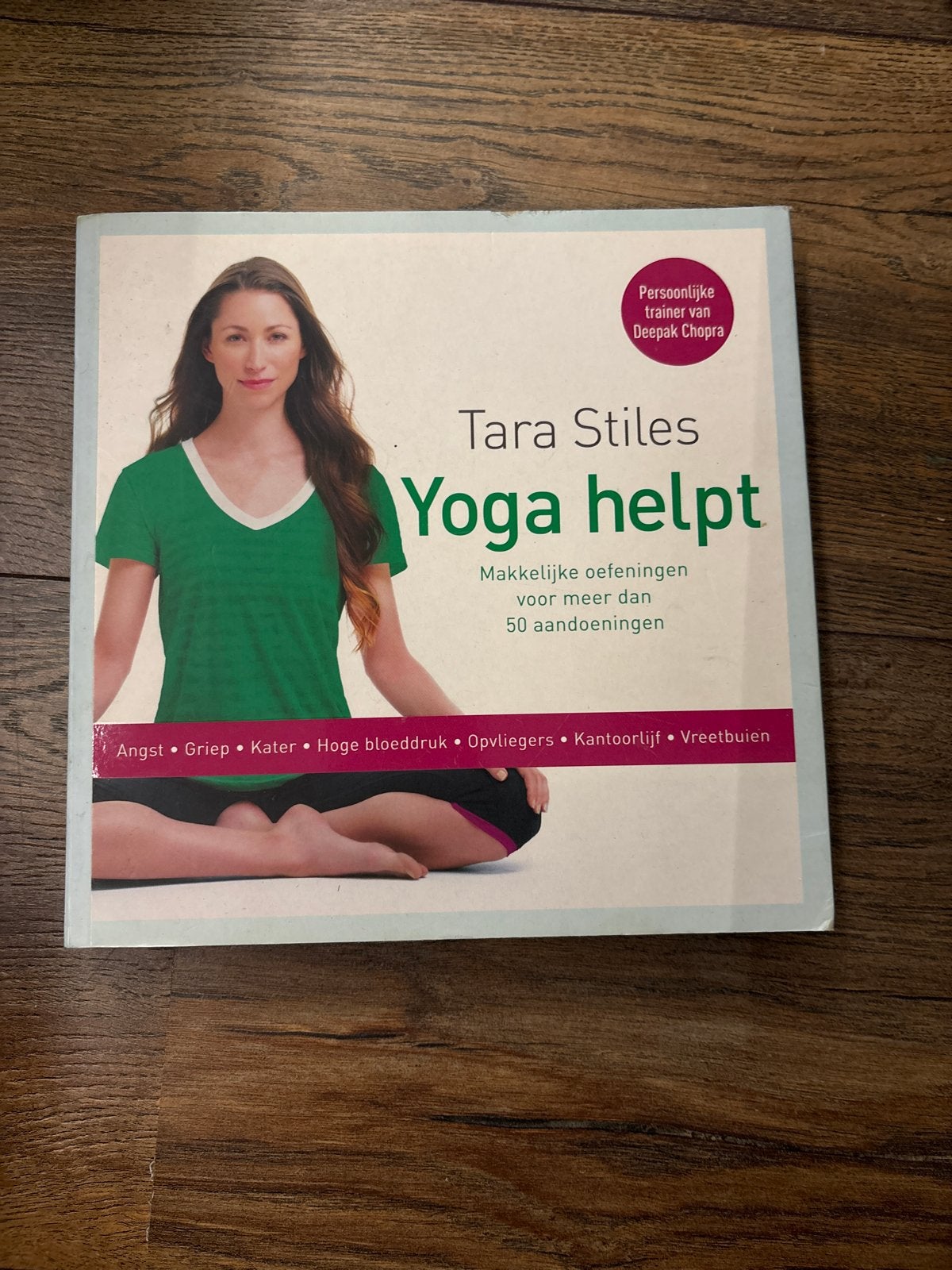 Yoga helpt - Tara Stiles (Persoonlijke trainer Deepak Chopra, Ophalen of Verzenden, Zo goed als nieuw, Gezondheid en Conditie