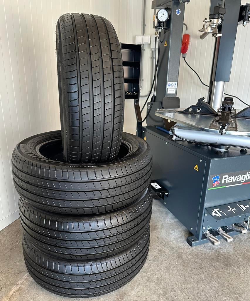4 Stuks Michelin 195 55 16 Zomerbanden Inclusief Montage, 16 inch, E-Primacy, Banden en Velgen, Nieuw