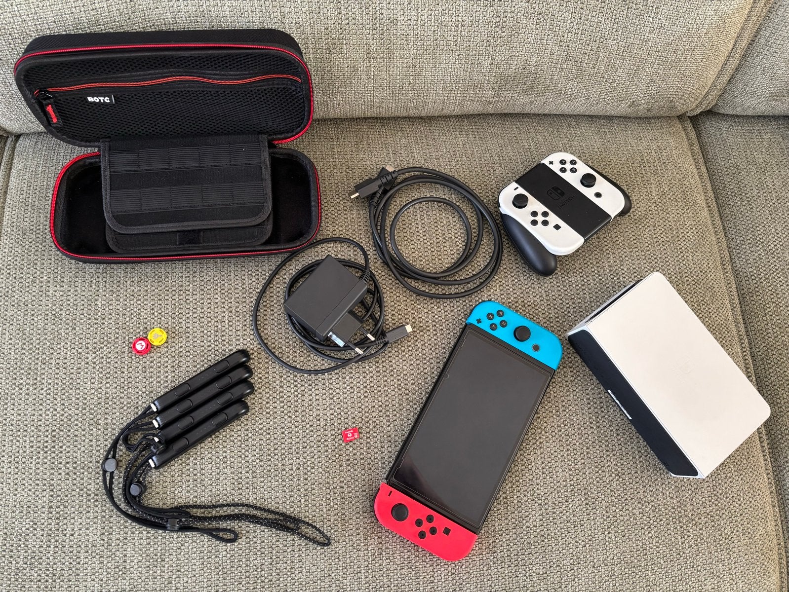 Nintendo Switch OLED + 4 Joy-Cons + 128 GB SD-kaart, Spelcomputers en Games, Gebruikt, Met 3 controllers of meer, Met harde schijf