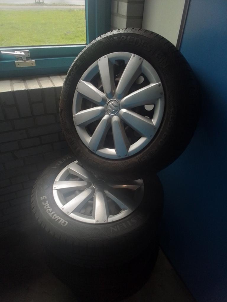 Stalen velgen met wieldoppen van suzuki sx4, Ophalen of Verzenden, Zo goed als nieuw