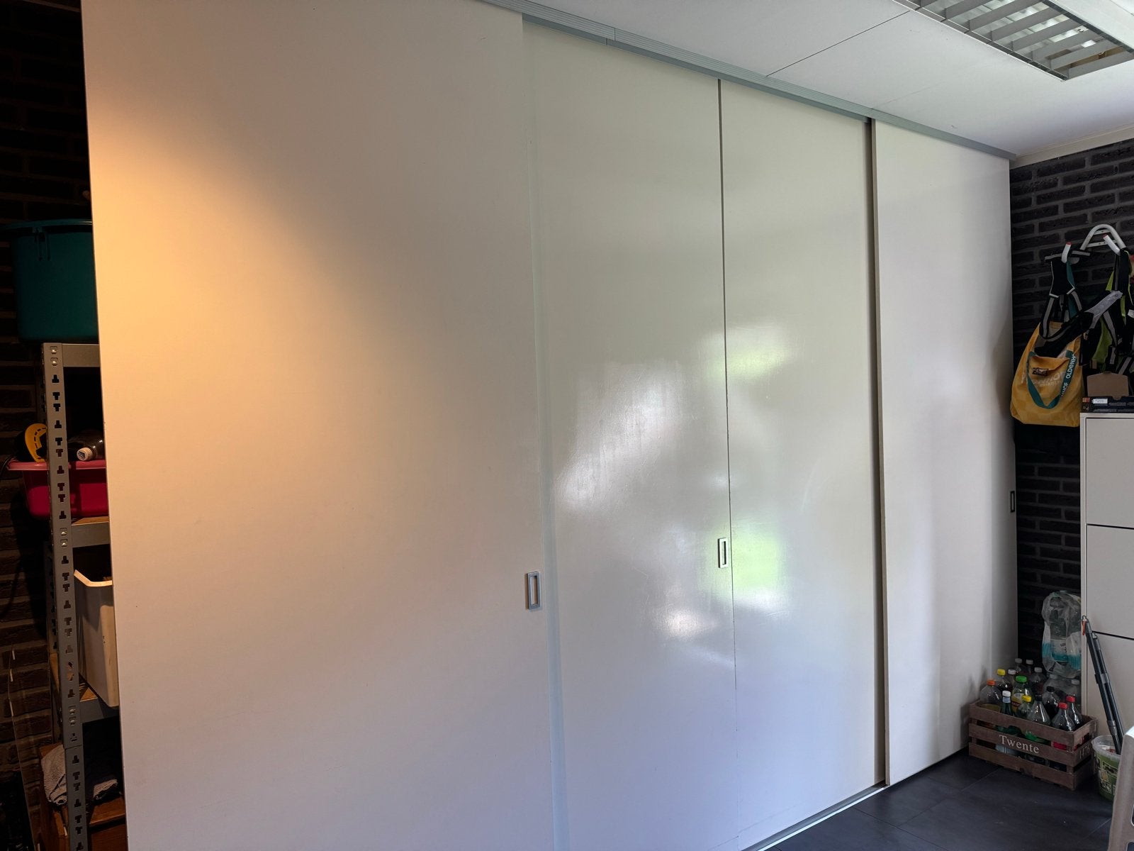 Witte schuifdeurkast - Ruime opbergoplossing, Met plank(en), Gebruikt, 200 cm of meer, Ophalen of Verzenden