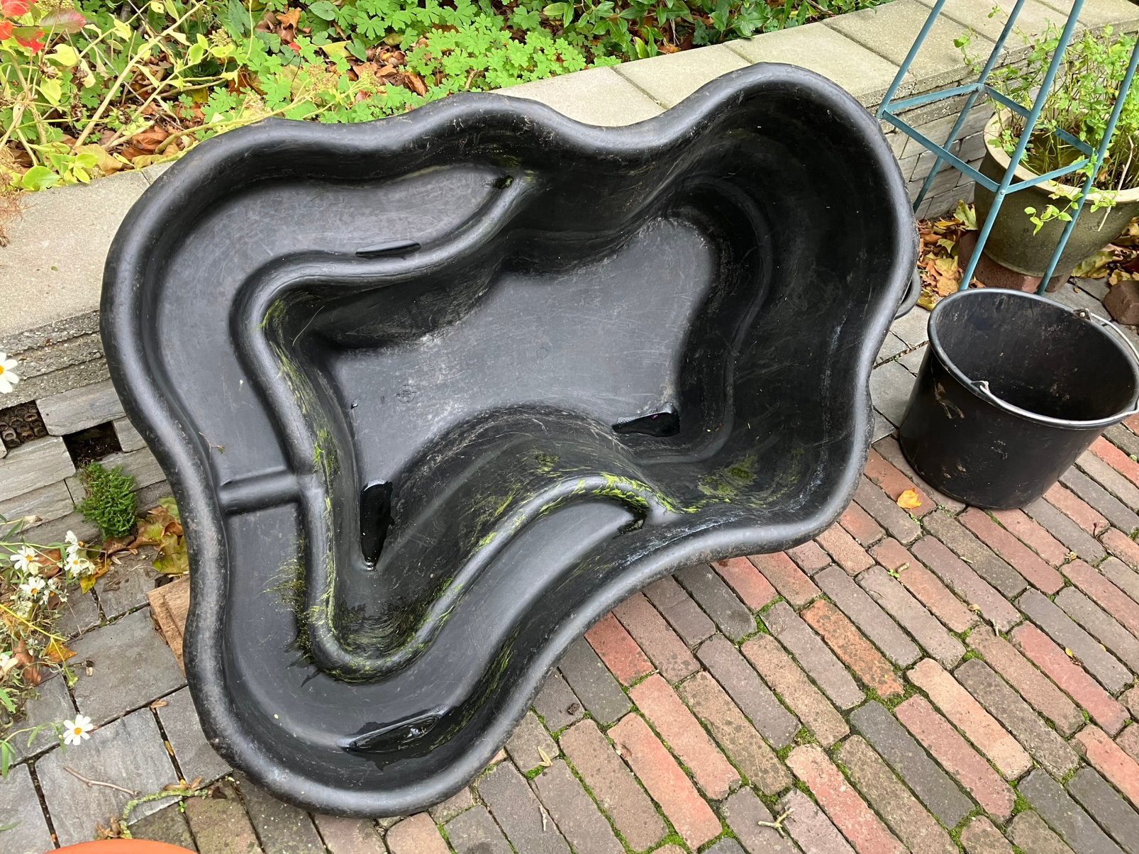 Voorgevormde vijver - meerdere niveaus - stevig, Ophalen, Gebruikt