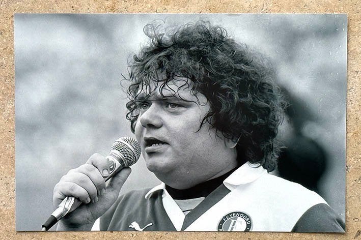 Org. z/w foto 30x20 cm Andre Hazes in F'noord shirt 04/06/83, Verzenden, Nieuw, Foto of Kaart