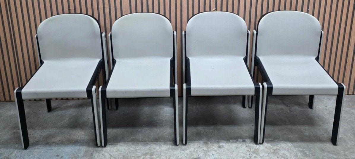 28 x Kembo Vintage stoelen kantine horeca zaal cafe terras, Ophalen of Verzenden, Zo goed als nieuw, Kunststof, Vijf, Zes of meer stoelen