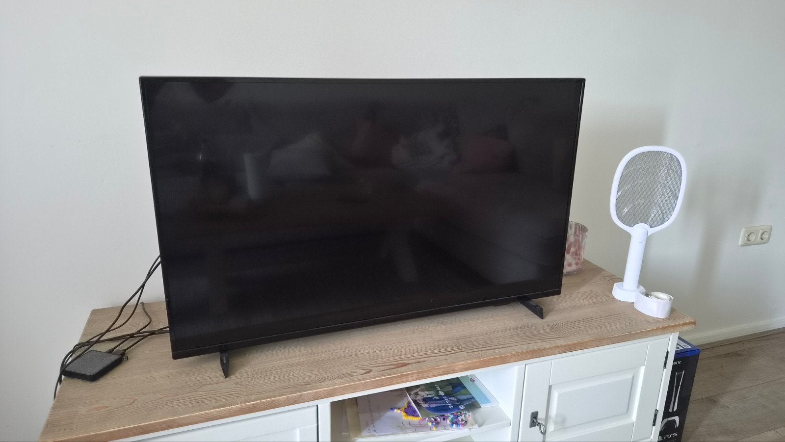 Foto 2 van Philips 43PUS6704/12 43" 4K UHD Smart TV + afstandsbedieni