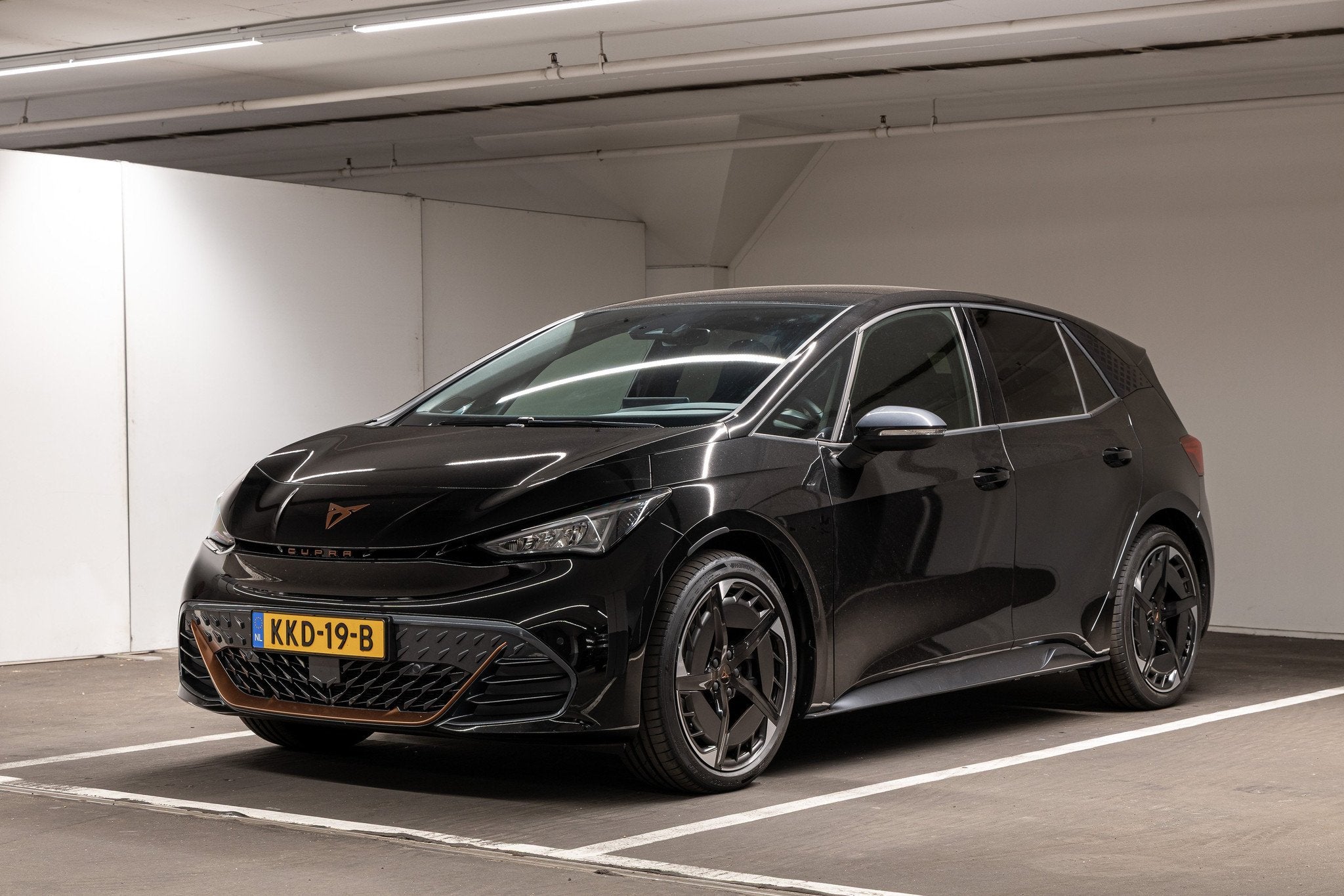 CUPRA Born Business Limited 84 kWh, Auto's, Automaat, 59 kWh, Zwart, Automatische klimaatregeling