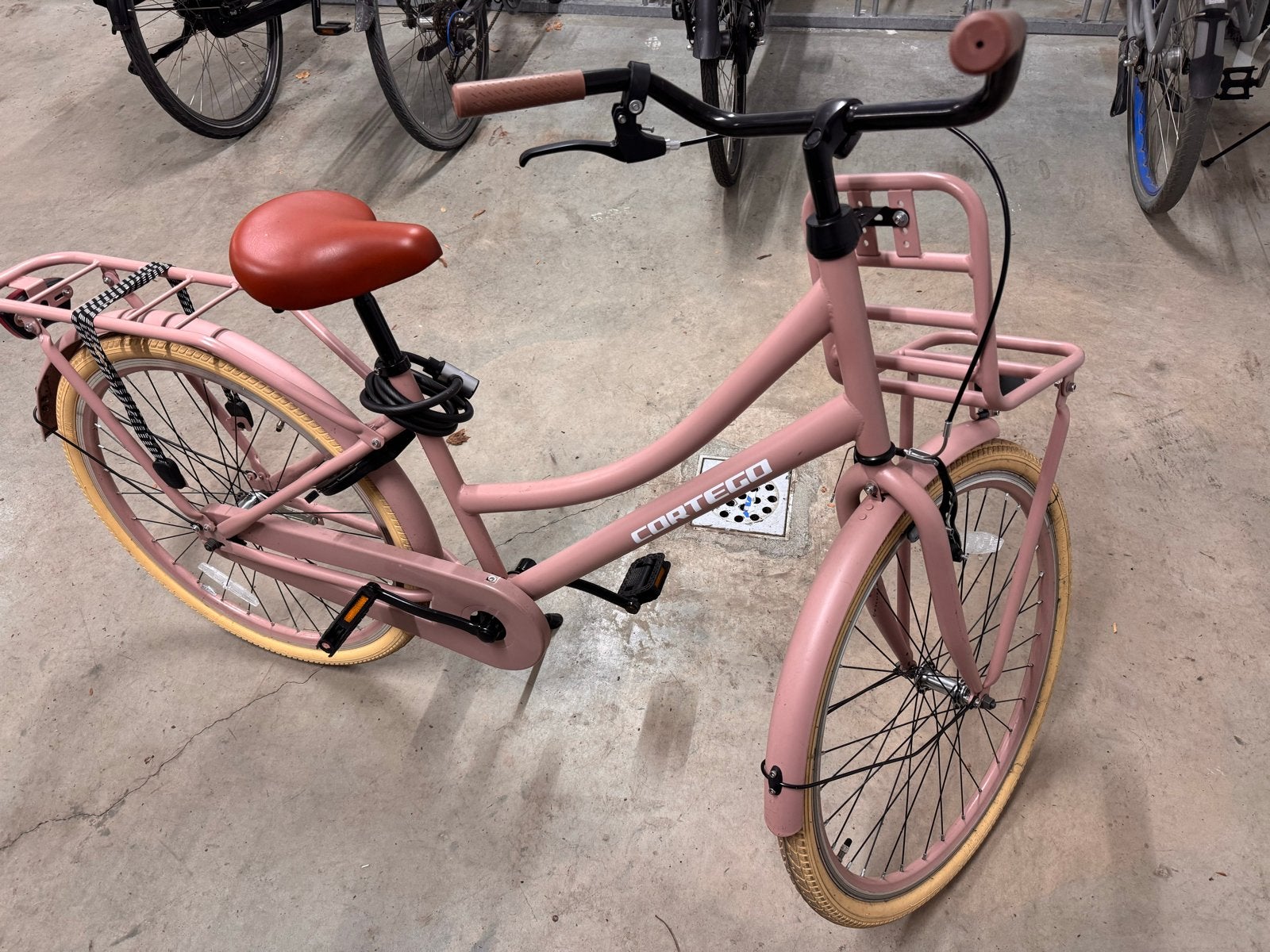 Roze Cortego transportfiets met voordrager, Fietsen en Brommers, Fietsen | Meisjes, Ophalen, Terugtraprem, Handrem, Gebruikt