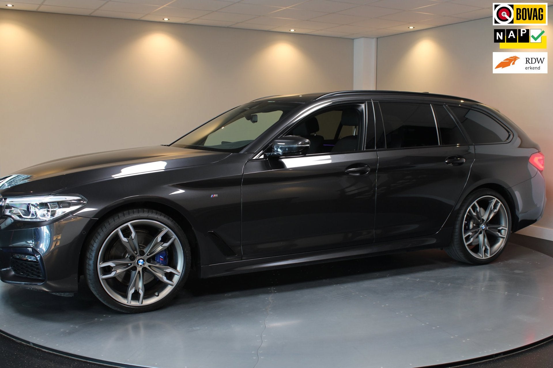 BMW 5-serie Touring 530i High Executive *M-Pakket* 252PK! Ca, Auto's, BMW, Automaat, 1998 cc, Achterwielaandrijving, Gebruikt