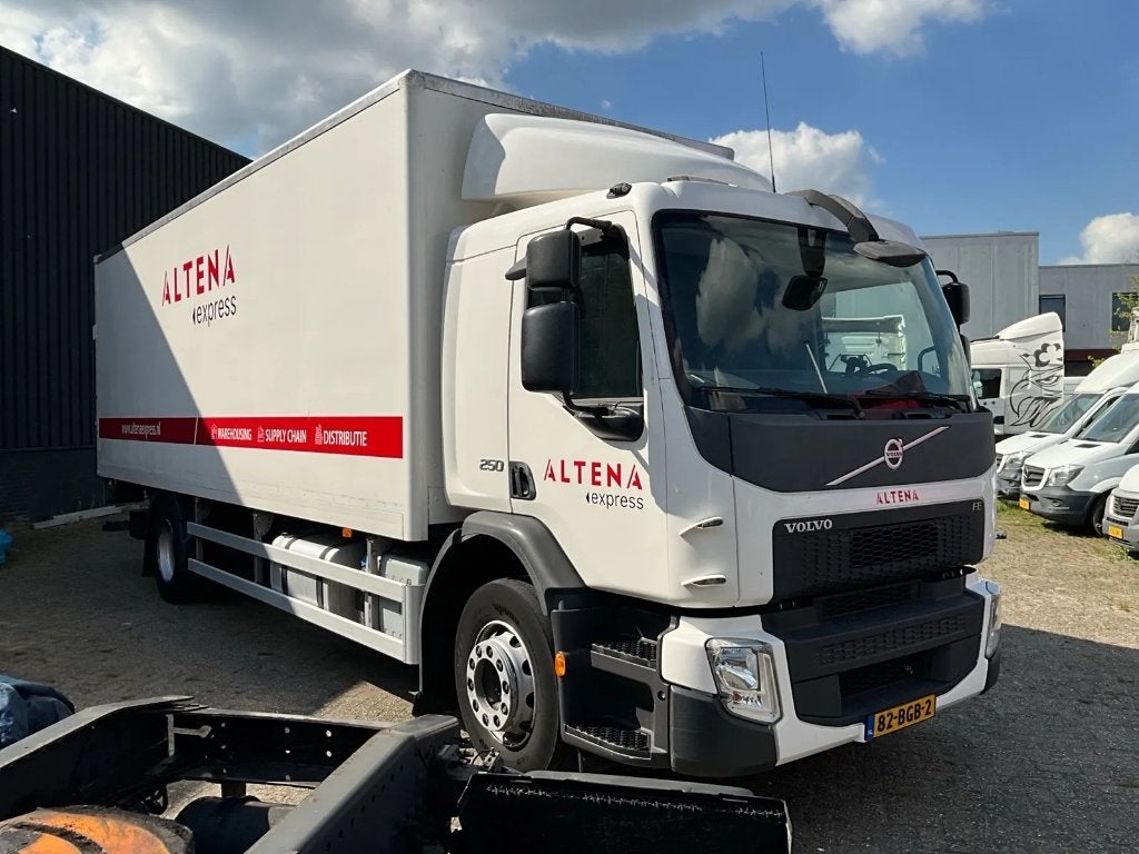 Volvo FE 250 bakwagen met laadklep euro 6 10180kg laadverm., Automaat, Euro 6, Wit, Bedrijf