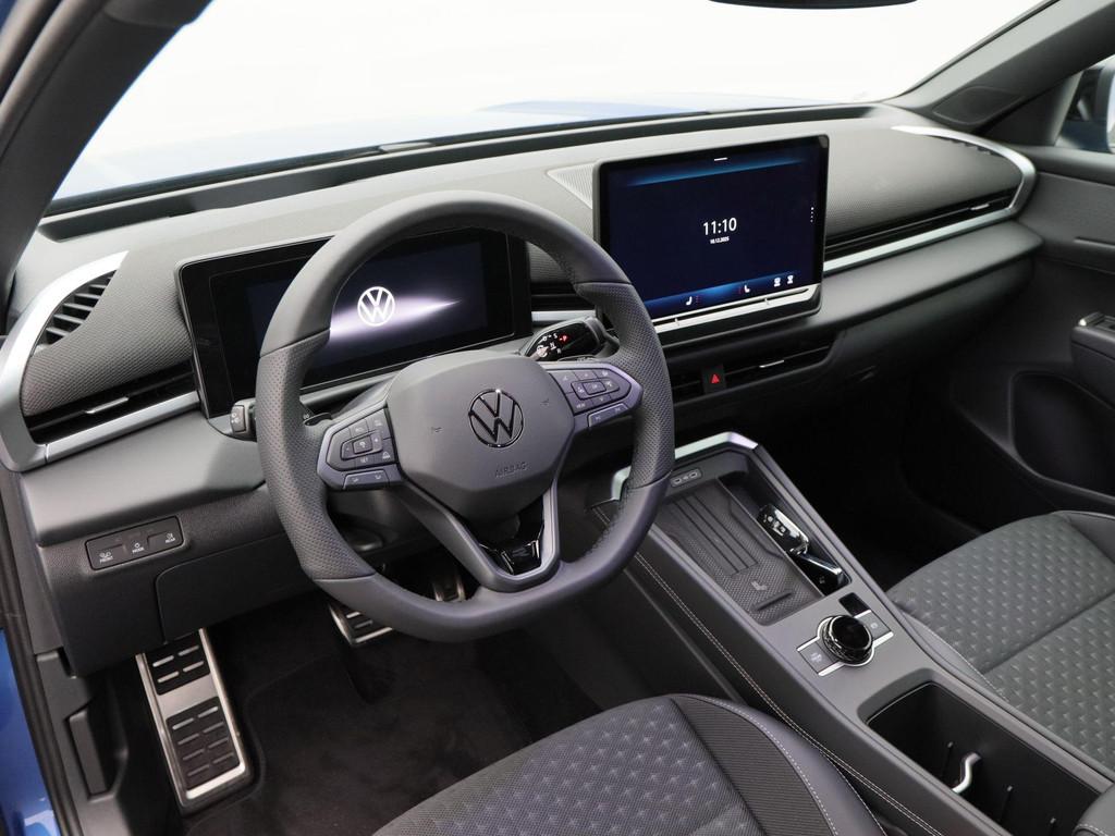 Volkswagen T-Roc R-Line First Edition 1.5 eTSI 150 PK | Blac, Auto's, Volkswagen, 1374 kg, 1498 cc, 4 cilinders, 150 pk