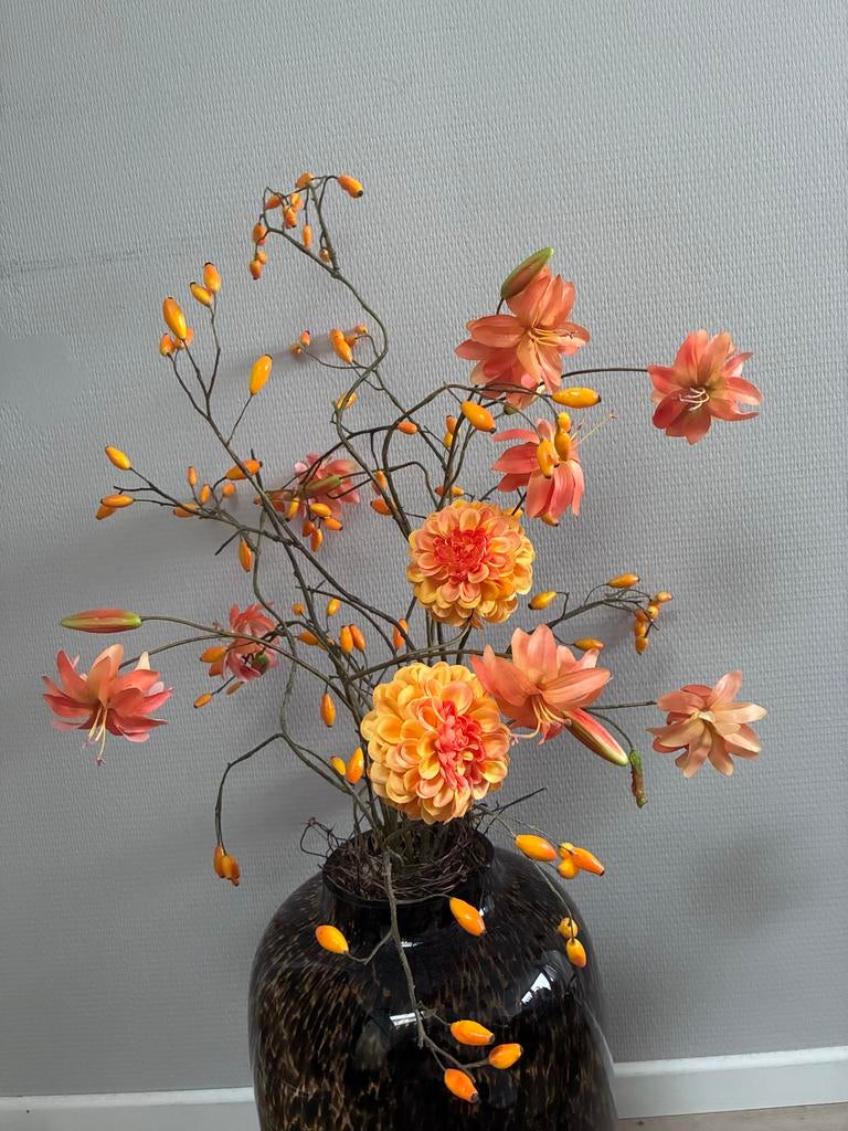 Zijdeboeket met oranje en gele tinten, Ophalen, Gebruikt