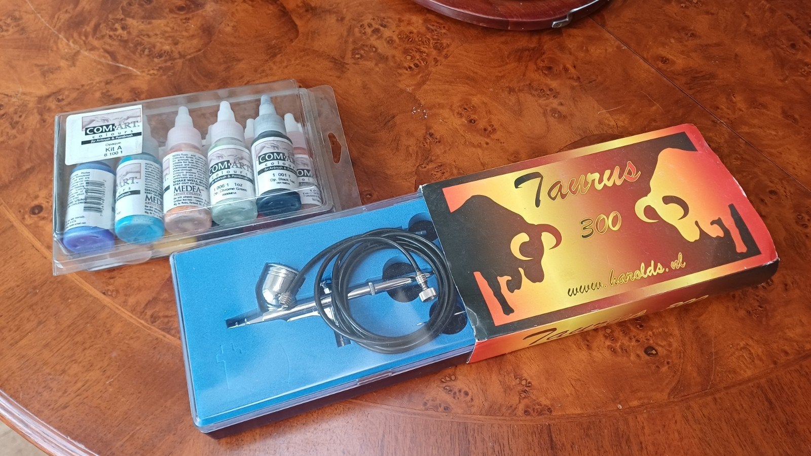Airbrush set Taurus 300 van Harolds - Nieuw in doos, Hobby en Vrije tijd, Ophalen of Verzenden, Nieuw, Airbrush en Toebehoren