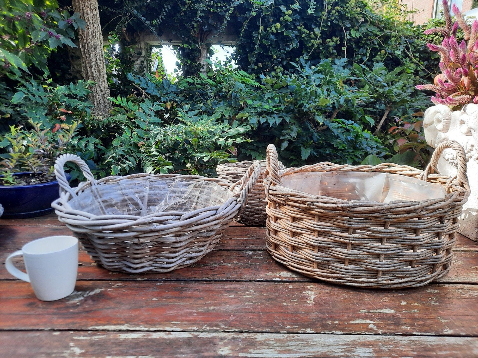 3 mooie grote rieten manden als bloempot, Tuin en Terras, Ophalen, Overige materialen, Rond, Tuin