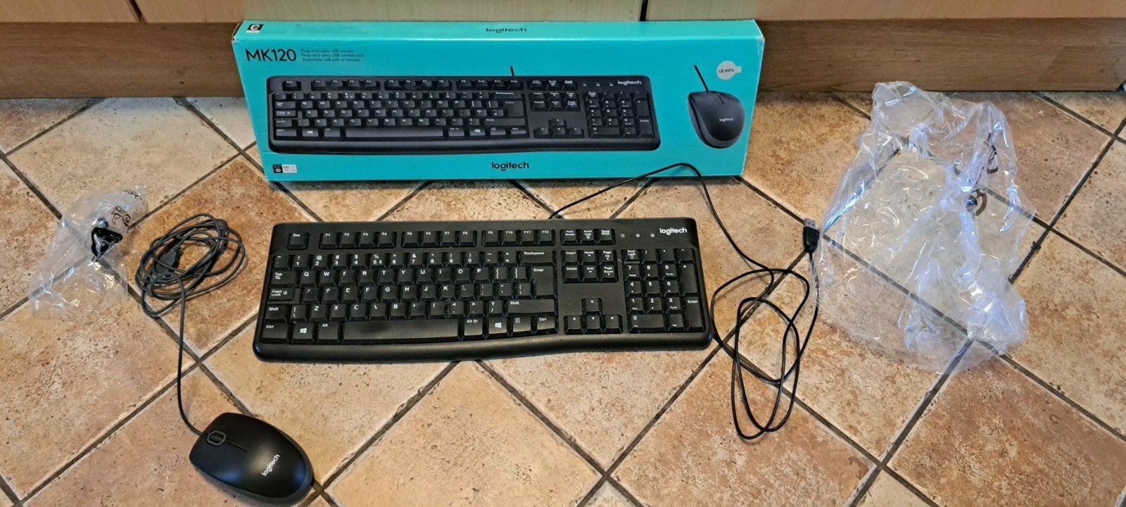 Logitech MK120 Toetsenbord en Muis Set - Qwerty, Logitech, Nieuw, Ophalen of Verzenden, Qwerty
